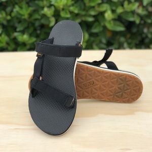 Teva “Classic” slip-on